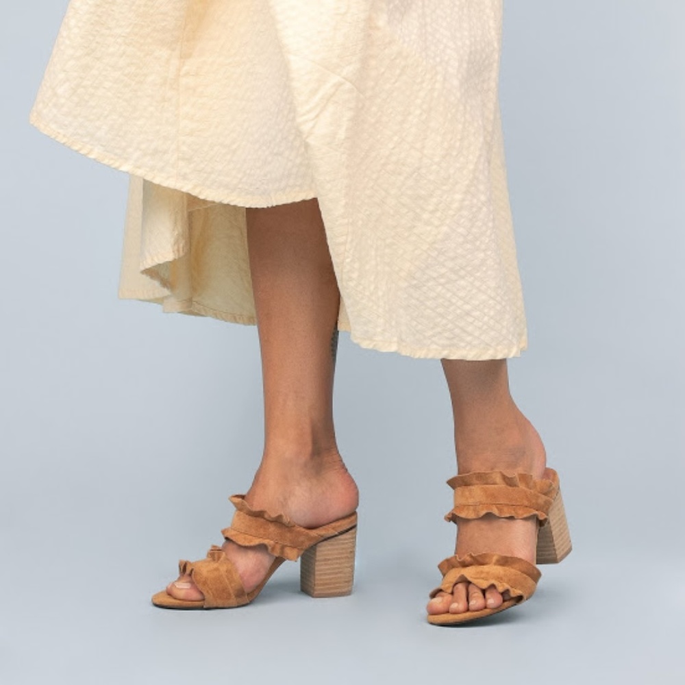 RACHEL CASUAL RUFFLE BLOCK HEEL